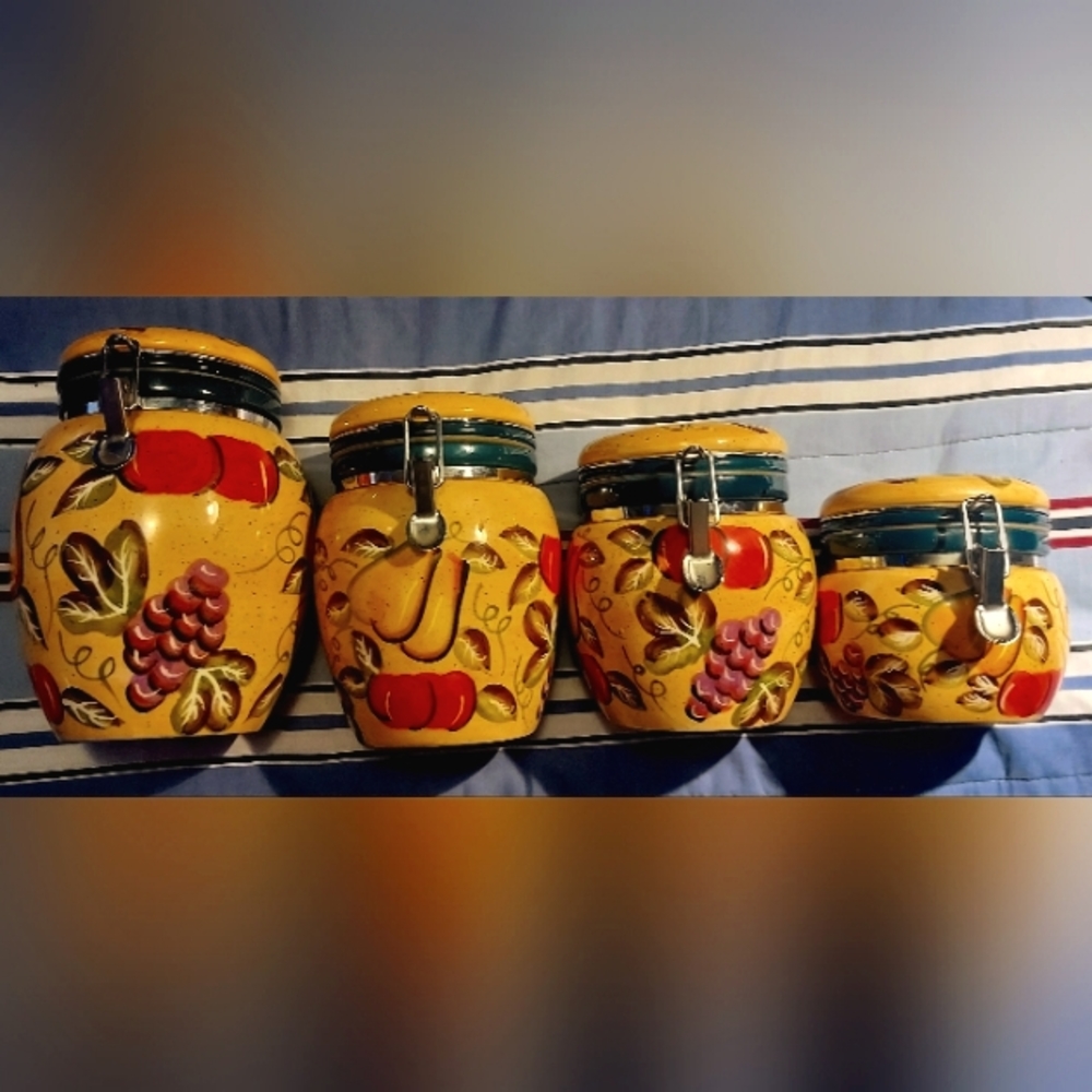 GORGEOUS 4 PC Clamp Lock Canister Set Young's Exclusives 1999